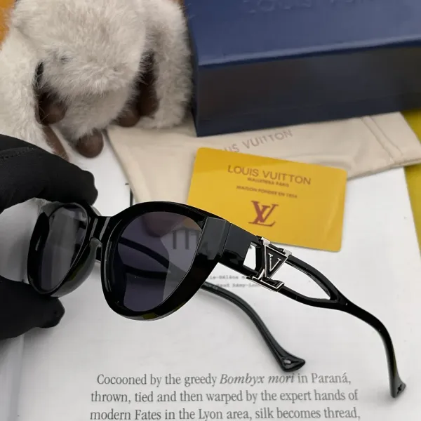 LV LOUIS VUITTON (  ルイヴィトン ) サングラス 241012