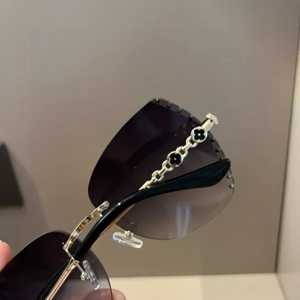 LV LOUIS VUITTON (  ルイヴィトン ) サングラス 241012