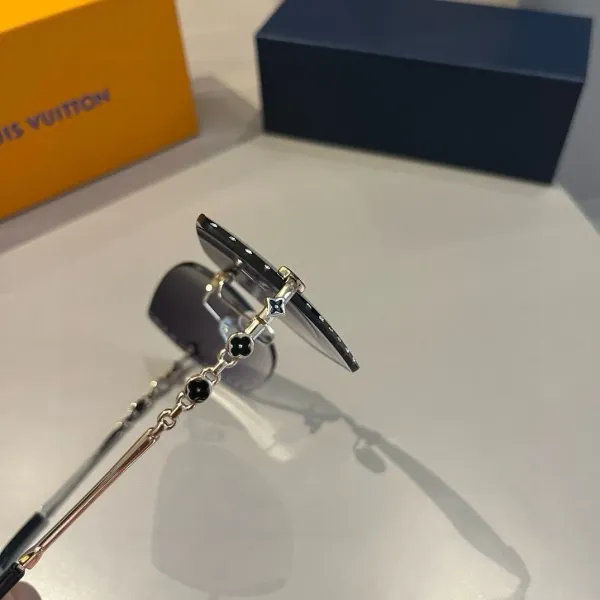 LV LOUIS VUITTON (  ルイヴィトン ) サングラス 241012