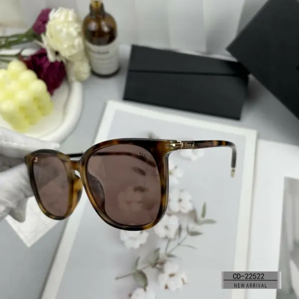 DIOR( ディオール ) サングラス  241012