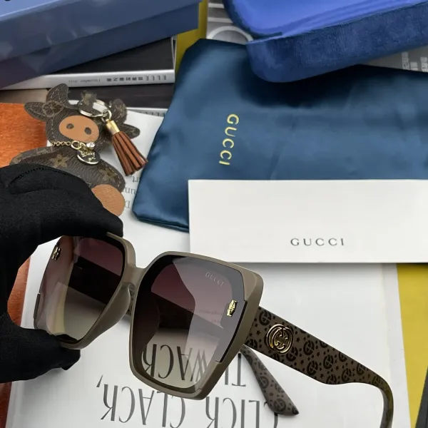 GUCCI(クッチ ) サングラス