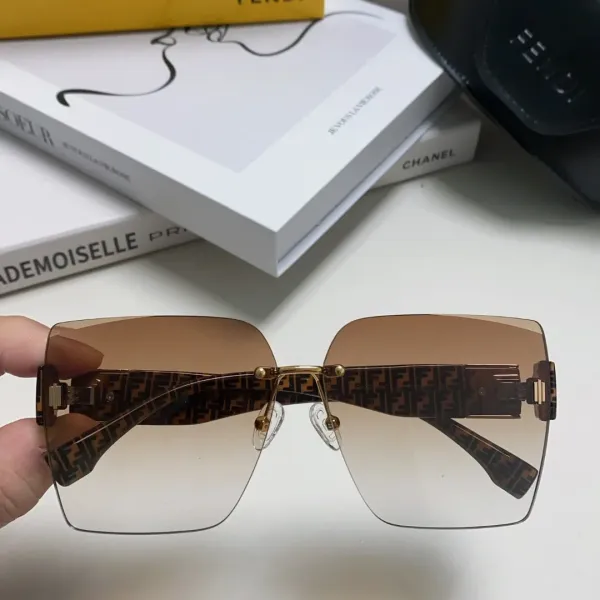 FENDI(フェンディ ) サングラス 24706