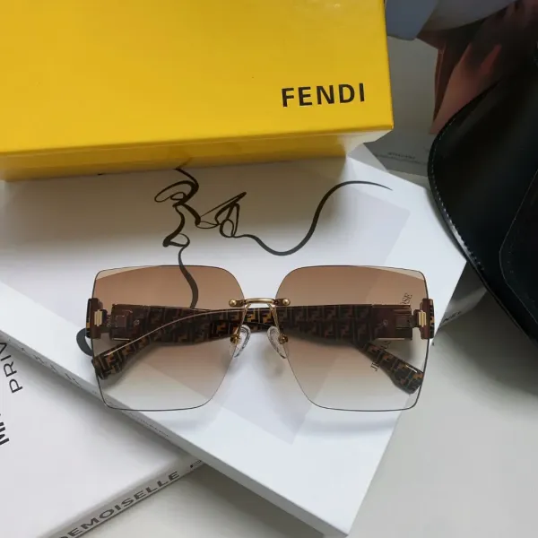 FENDI(フェンディ ) サングラス 24706