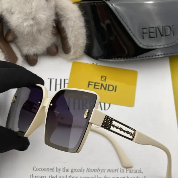 FENDI(フェンディ ) サングラス 24706