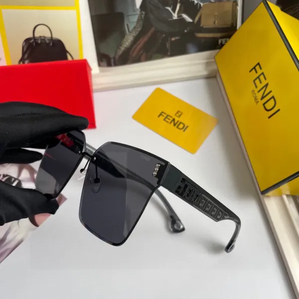 FENDI(フェンディ ) サングラス 24706