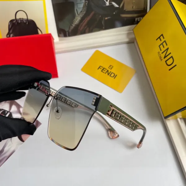 FENDI(フェンディ ) サングラス 24706