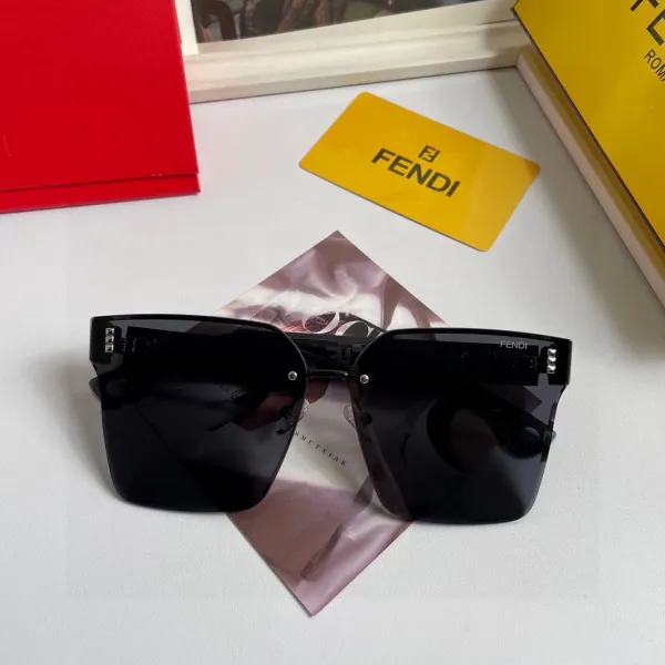 FENDI(フェンディ ) サングラス 24706