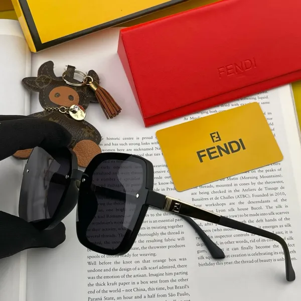 FENDI(フェンディ ) サングラス 24706
