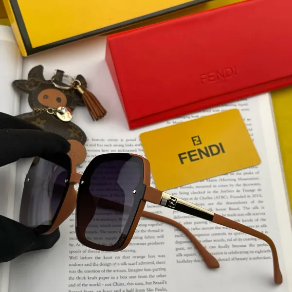 FENDI(フェンディ ) サングラス 24706