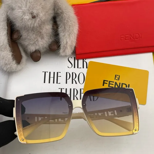 FENDI(フェンディ ) サングラス 24706