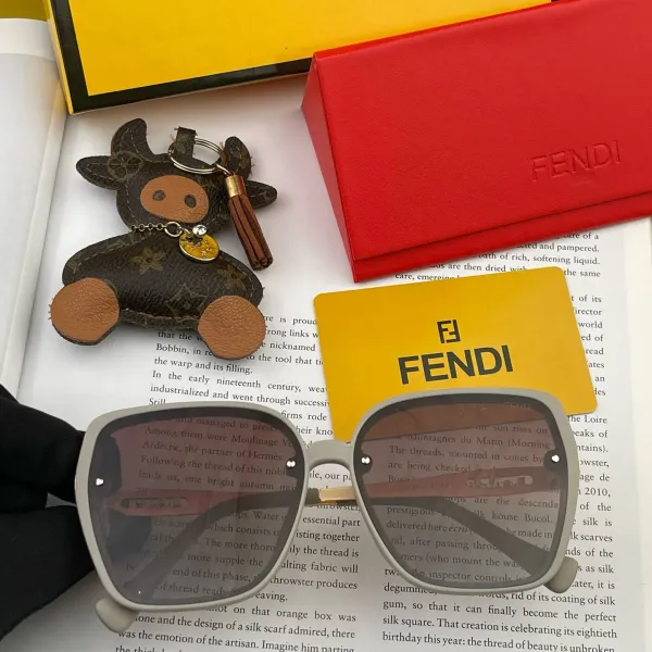 FENDI(フェンディ) サングラス