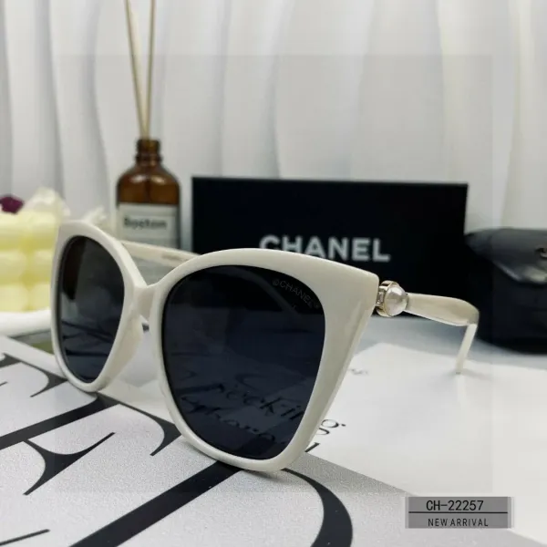 CHANEL( シャネル) サングラス 241012