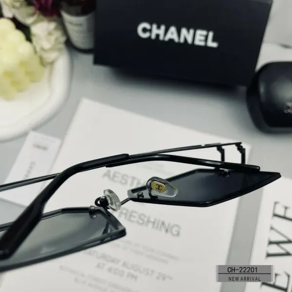 CHANEL( シャネル) サングラス 241012