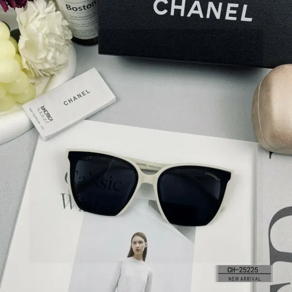 CHANEL( シャネル) サングラス 241012