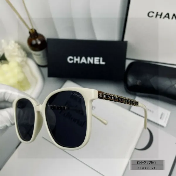 CHANEL( シャネル) サングラス 241012