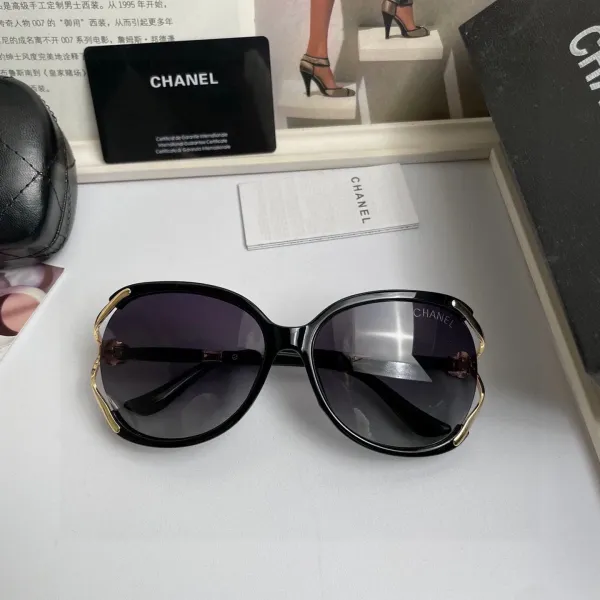 CHANEL( シャネル) サングラス 2475