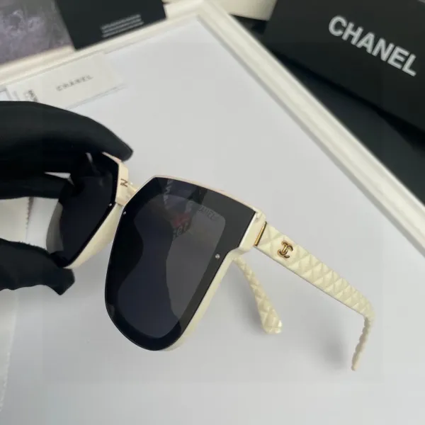 CHANEL( シャネル) サングラス 2475
