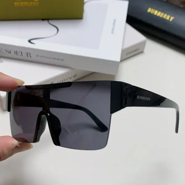 BURBERRY(バーバリー) サングラス  241014