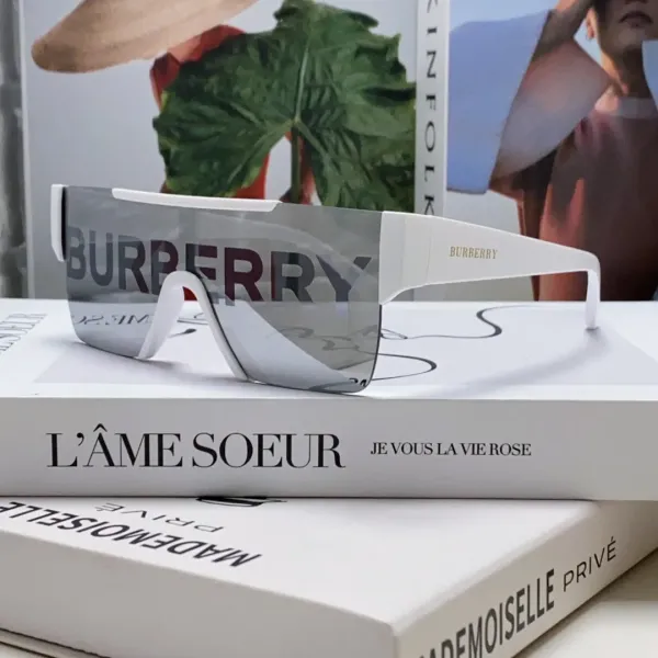 BURBERRY(バーバリー) サングラス  241014