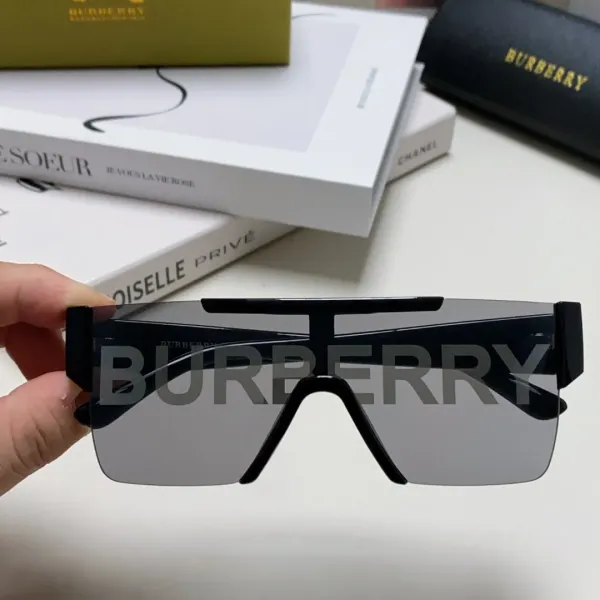 BURBERRY(バーバリー) サングラス  241014