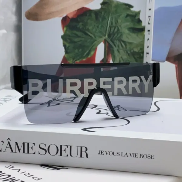 BURBERRY(バーバリー) サングラス  241014