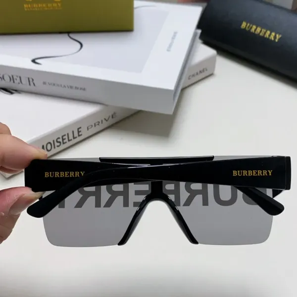 BURBERRY(バーバリー) サングラス  241014