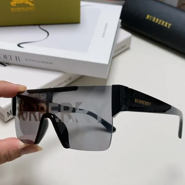 BURBERRY(バーバリー) サングラス  241014