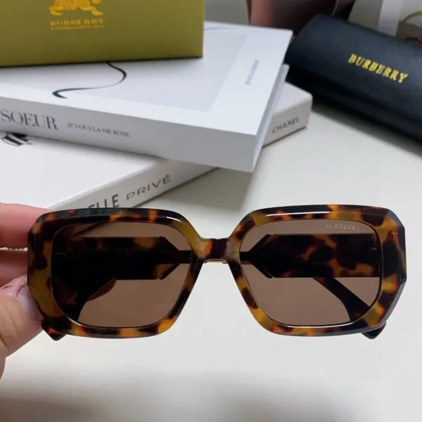BURBERRY(バーバリー) サングラス  241014
