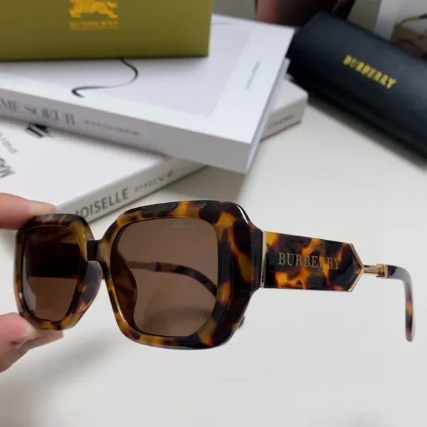 BURBERRY(バーバリー) サングラス  241014