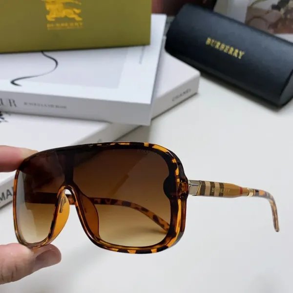 BURBERRY(バーバリー) サングラス  241014