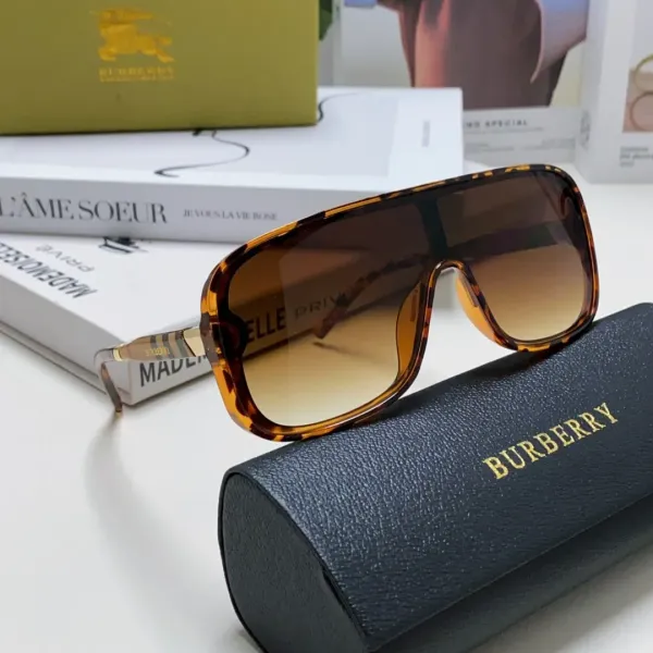 BURBERRY(バーバリー) サングラス  241014