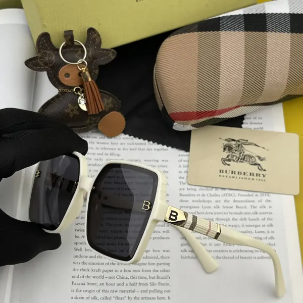 BURBERRY(バーバリー) サングラス  241014