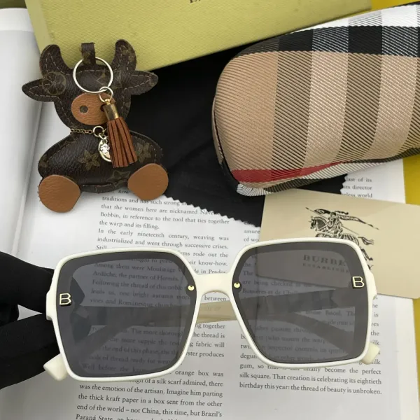 BURBERRY(バーバリー) サングラス  241014