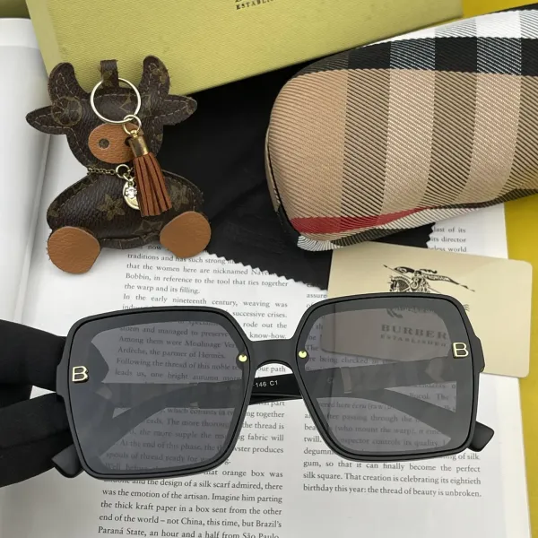 BURBERRY(バーバリー) サングラス  241014