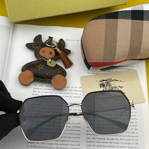 BURBERRY(バーバリー) サングラス  241014