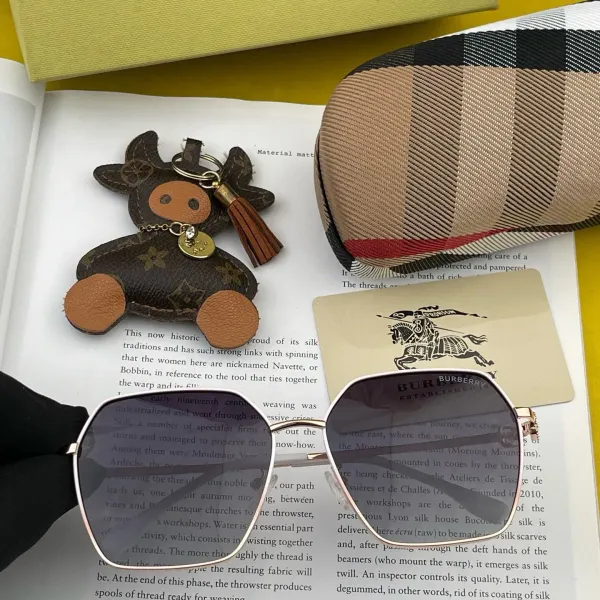 BURBERRY(バーバリー) サングラス  241014