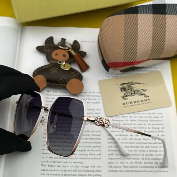 BURBERRY(バーバリー) サングラス  241014